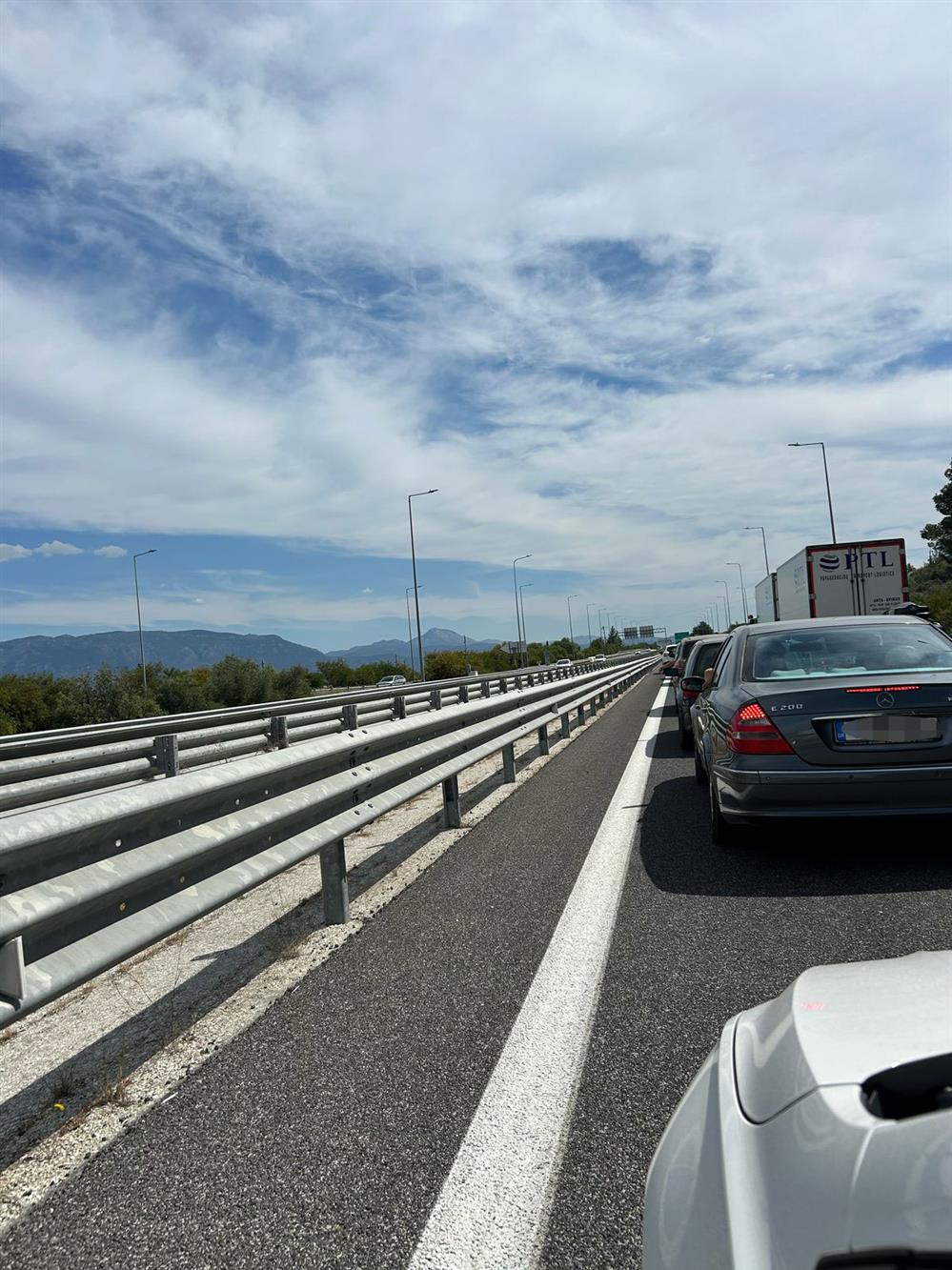 Κίνηση - Επιστροφή εκδρομέων - Εθνική Οδός - Κόρινθος Κίνηση - Επιστροφή εκδρομέων - Εθνική Οδός - Κόρινθος