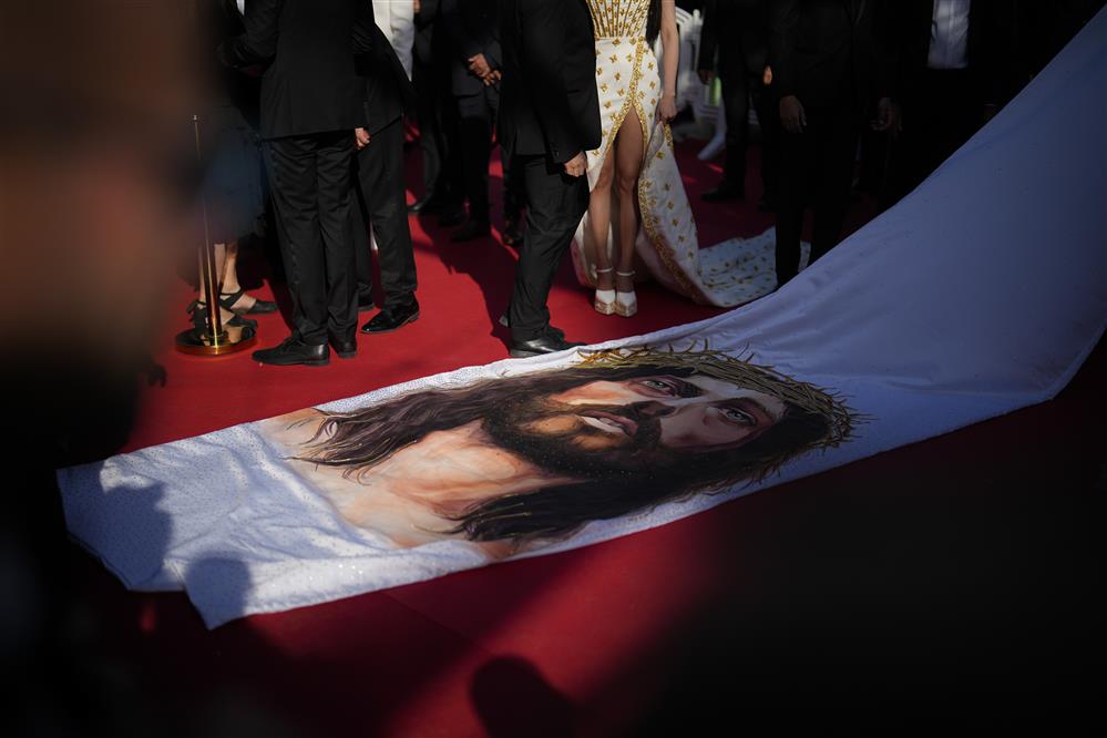 Κάννες φόρεμα με το πρόσωπο του Χριστού Κάννες φόρεμα με το πρόσωπο του Χριστού