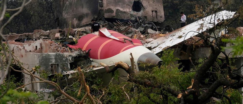 Ινδία - Συντριβή - Αεροσκάφος - Νεκροί - Οικογένεια Ινδία - Συντριβή - Αεροσκάφος - Νεκροί - Οικογένεια