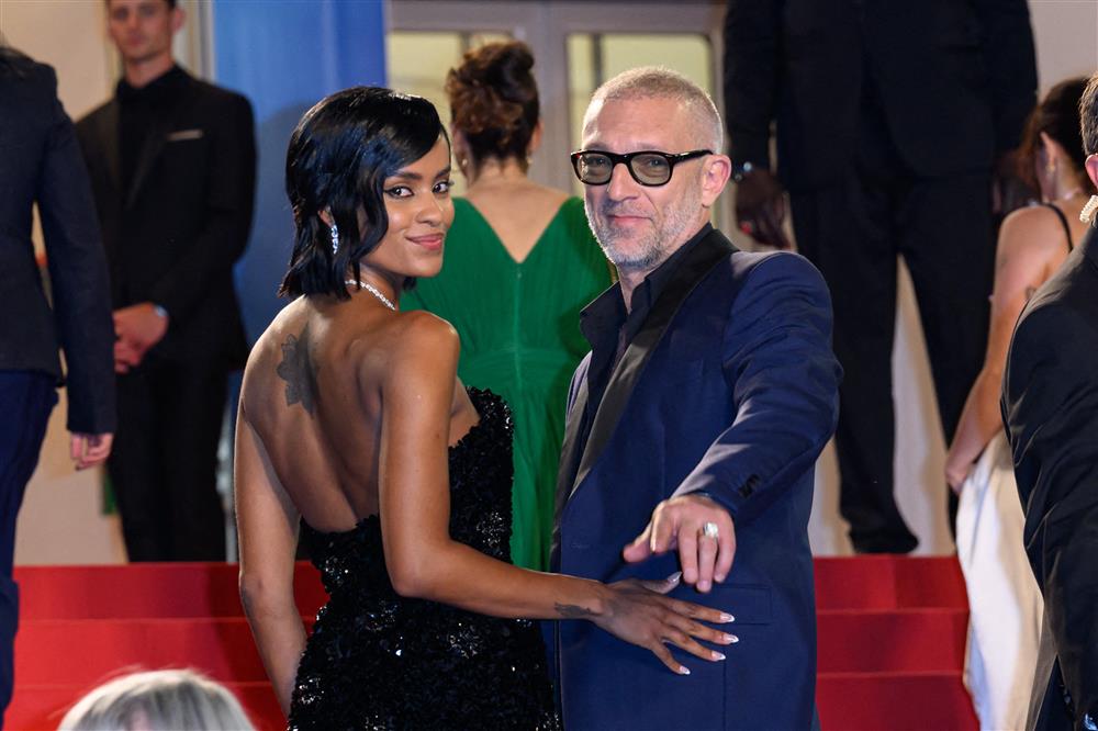 Βενσάν Κασέλ με νέα σύντροφο Βενσάν Κασέλ με νέα σύντροφο