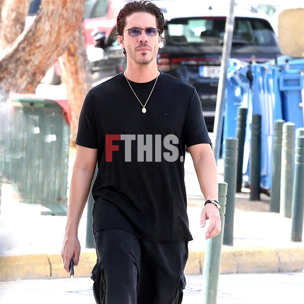 Νίκος Οικονομόπουλος Νίκος Οικονομόπουλος