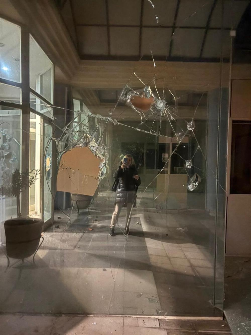 Βανδαλισμοί - Διοικητήριο Περιφέρειας Βανδαλισμοί - Διοικητήριο Περιφέρειας