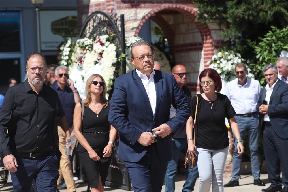 Κηδεία Απόστολου Βεσυρόπουλου Κηδεία Απόστολου Βεσυρόπουλου