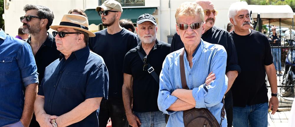 Κηδεία Ντίνου Καρύδη Κηδεία Ντίνου Καρύδη