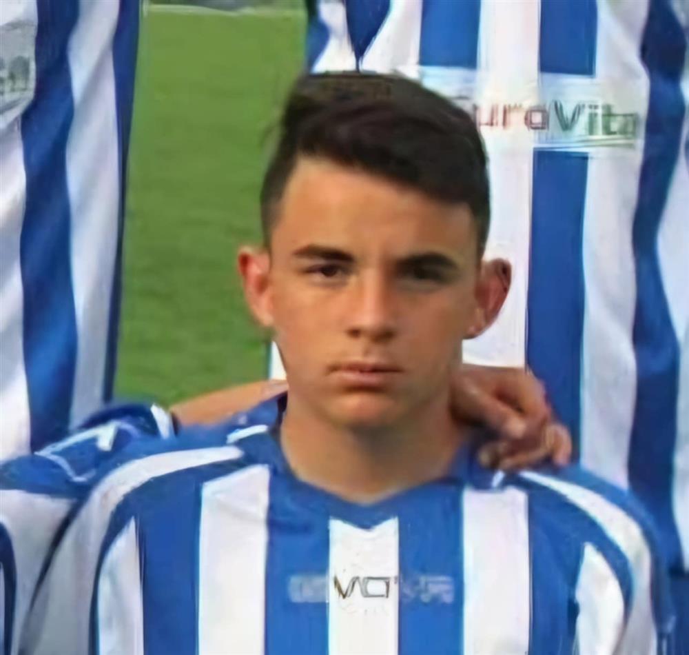 Ποδοσφαιριστής - Σίφνος Ποδοσφαιριστής - Σίφνος