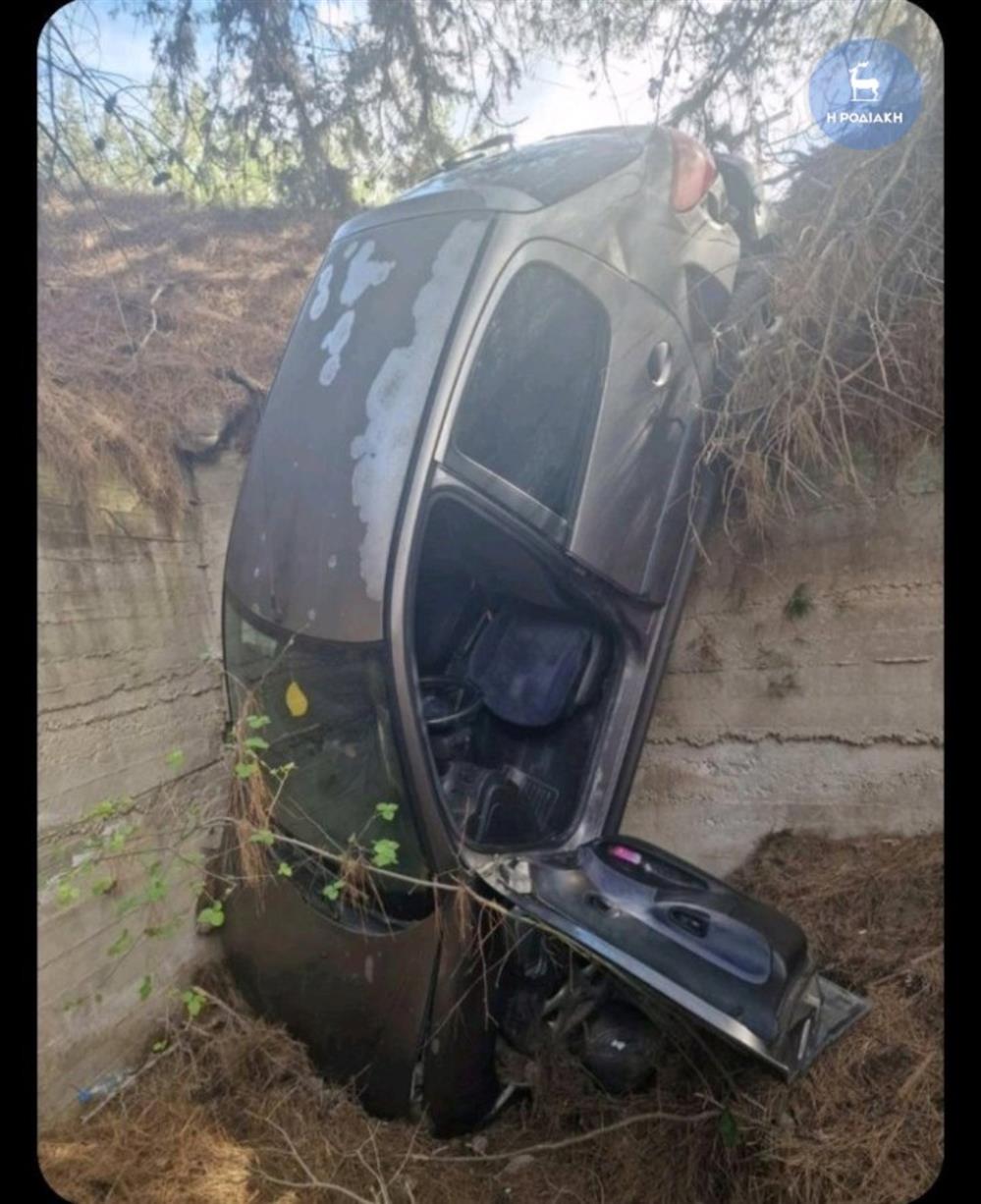 Ρόδος - αυτοκίνητο - χαντάκι Ρόδος - αυτοκίνητο - χαντάκι