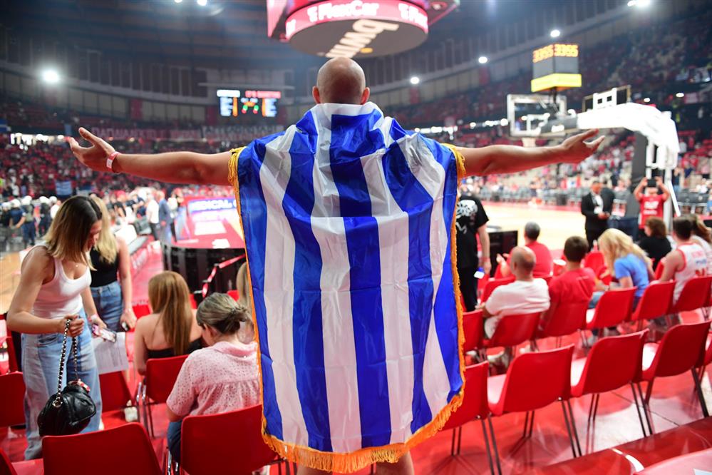 Ελληνικές σημαίες στο ΣΕΦ