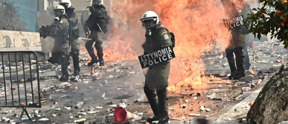 Φωτιά - Τέμπη - μολοτοφ - Τέμπη - Πορεία - Αστυνομία - Επεισόδια Φωτιά - Τέμπη - μολοτοφ - Τέμπη - Πορεία - Αστυνομία - Επεισόδια