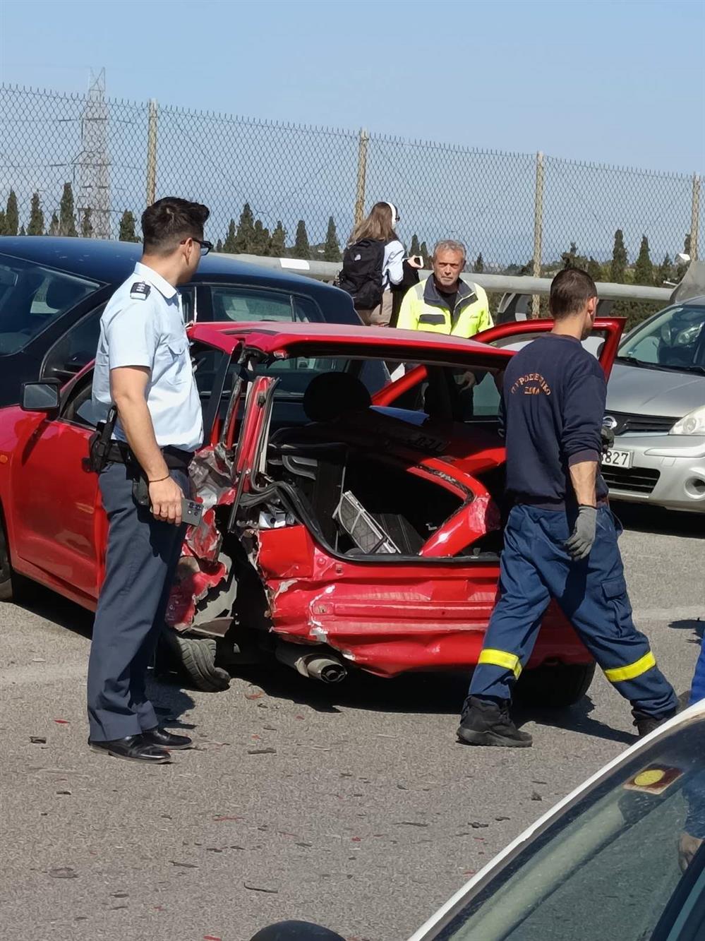 Κάντζα - Τροχαίο - λεωφορειο παρέσυρε ΙΧ