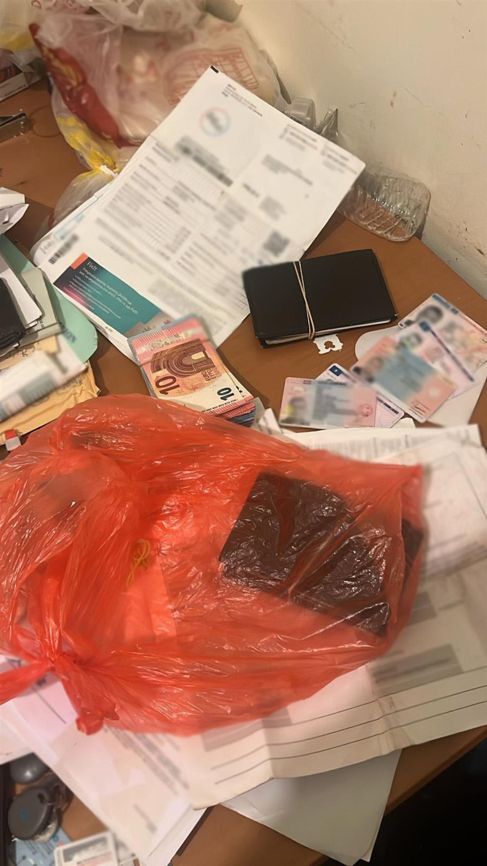 Κύκλωμα - Πλαστογραφία - Διακίνηση μεταναστών - ΕΛΑΣ Κύκλωμα - Πλαστογραφία - Διακίνηση μεταναστών - ΕΛΑΣ