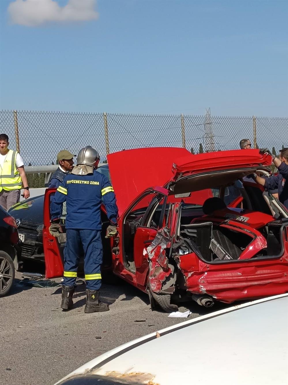 Κάντζα - Τροχαίο - λεωφορειο παρέσυρε ΙΧ