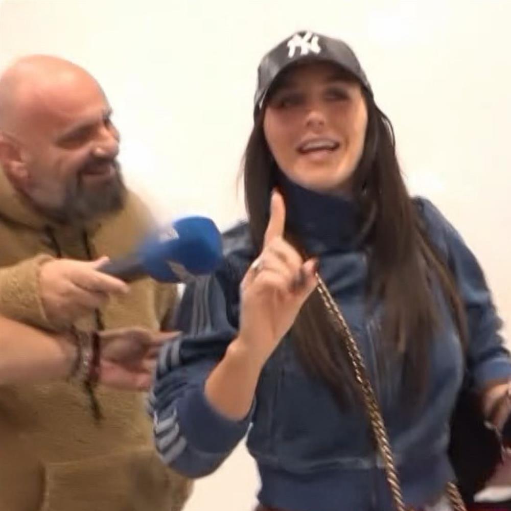 Ιουλία Καλλιμάνη: Η πρώτη on camera αντίδραση μετά το περιστατικό με τον θαμώνα στο νυχτερινό κέντρο που τραγουδούσε