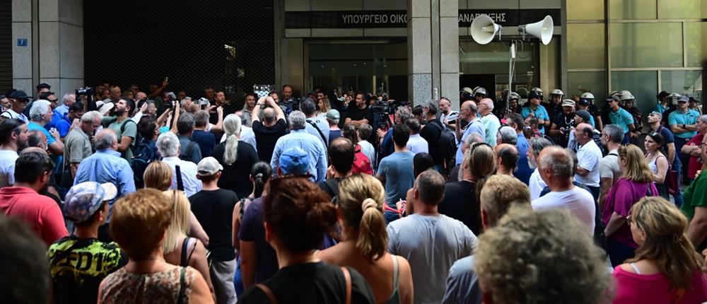 Λαρκο - εργαζομενοι - κωνσταντοπουλου Λαρκο - εργαζομενοι - κωνσταντοπουλου