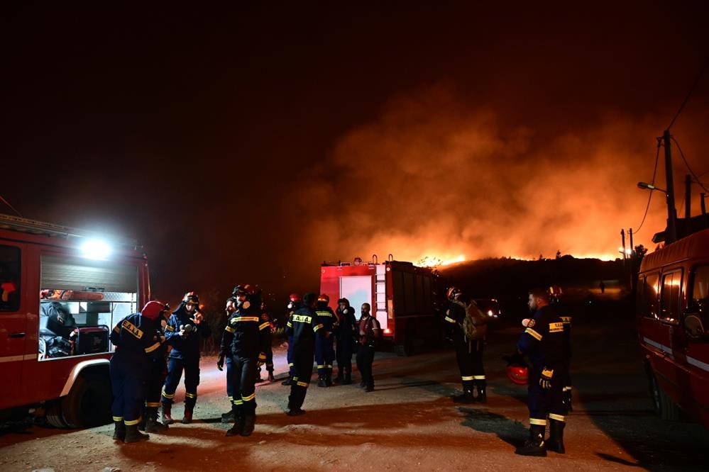 Φωτιά στον Βαρνάβα - Ανατολική Αττική - πυρκαγιά Φωτιά στον Βαρνάβα - Ανατολική Αττική - πυρκαγιά