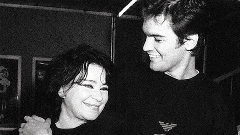 Τζένη Καρέζη - Κώστας Καζάκος: Ο κεραυνοβόλος έρωτας, η παρτίδα στο τάβλι που κράτησε 26 χρόνια και ο γάμος με τον Ζάχο Χατζηφωτίου