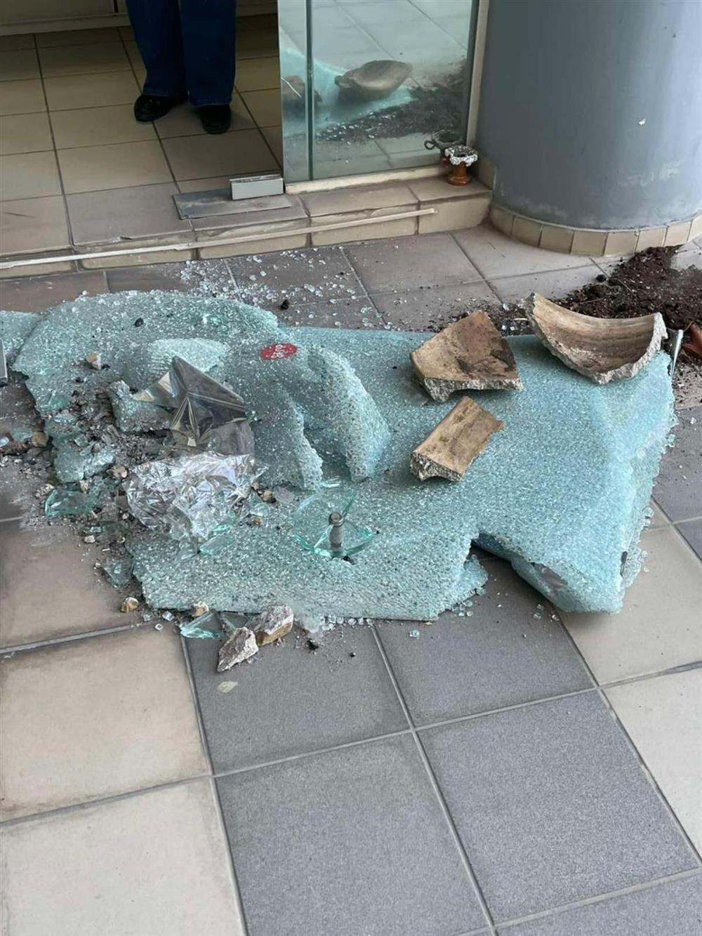 Βανδαλισμοί - Διοικητήριο Περιφέρειας Βανδαλισμοί - Διοικητήριο Περιφέρειας