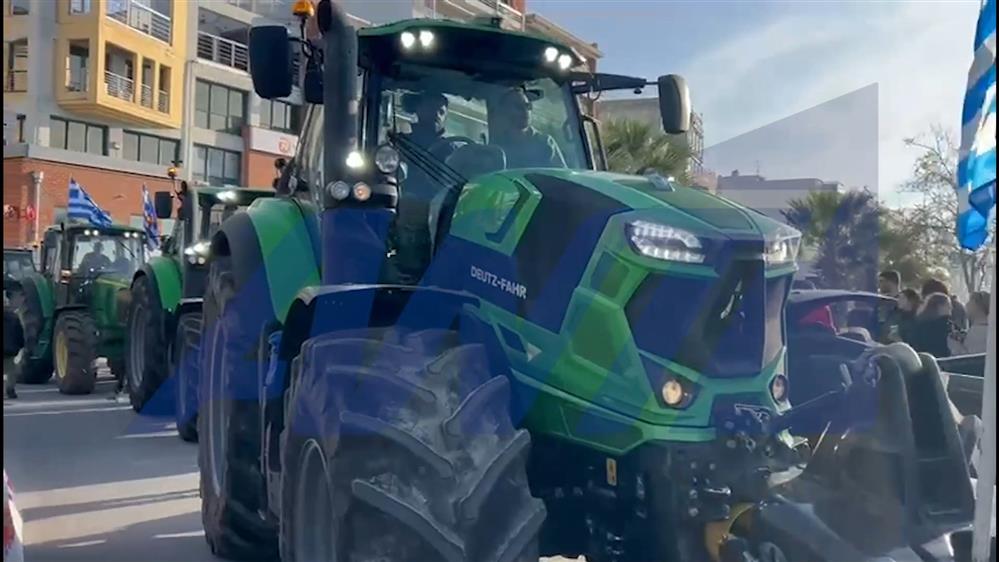 Βόλος: Κλείνουν το λιμάνι οι αγρότες