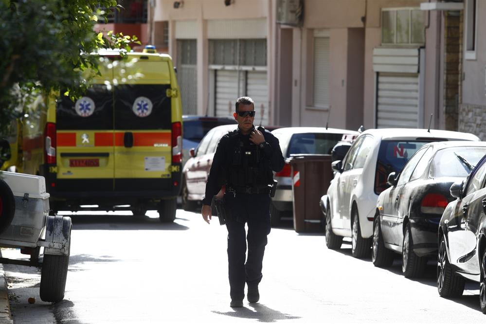 Περίστέρι - Μπογιατζής - ταμπουρώθηκε Περίστέρι - Μπογιατζής - ταμπουρώθηκε