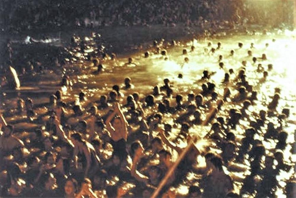 Πάρτυ στη Βουλιαγμένη Πάρτυ στη Βουλιαγμένη