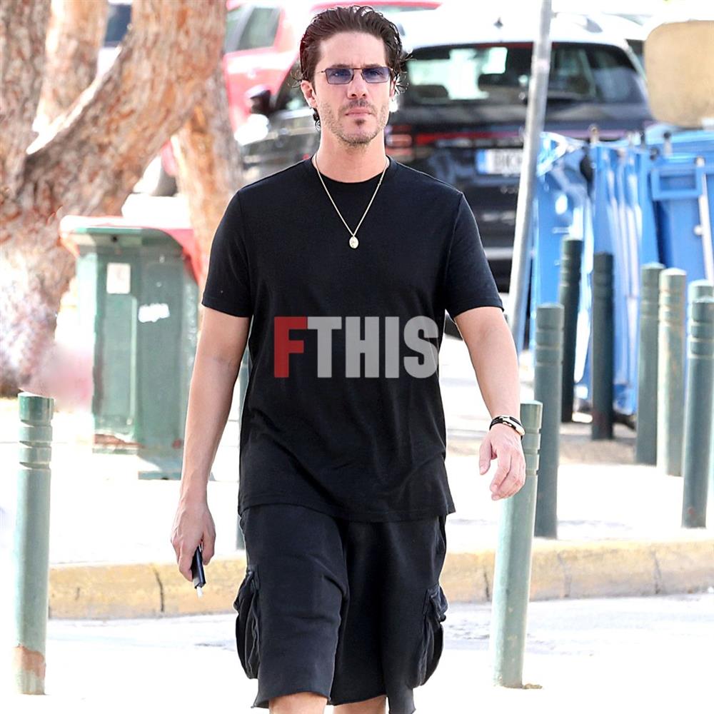 Νίκος Οικονομόπουλος Νίκος Οικονομόπουλος