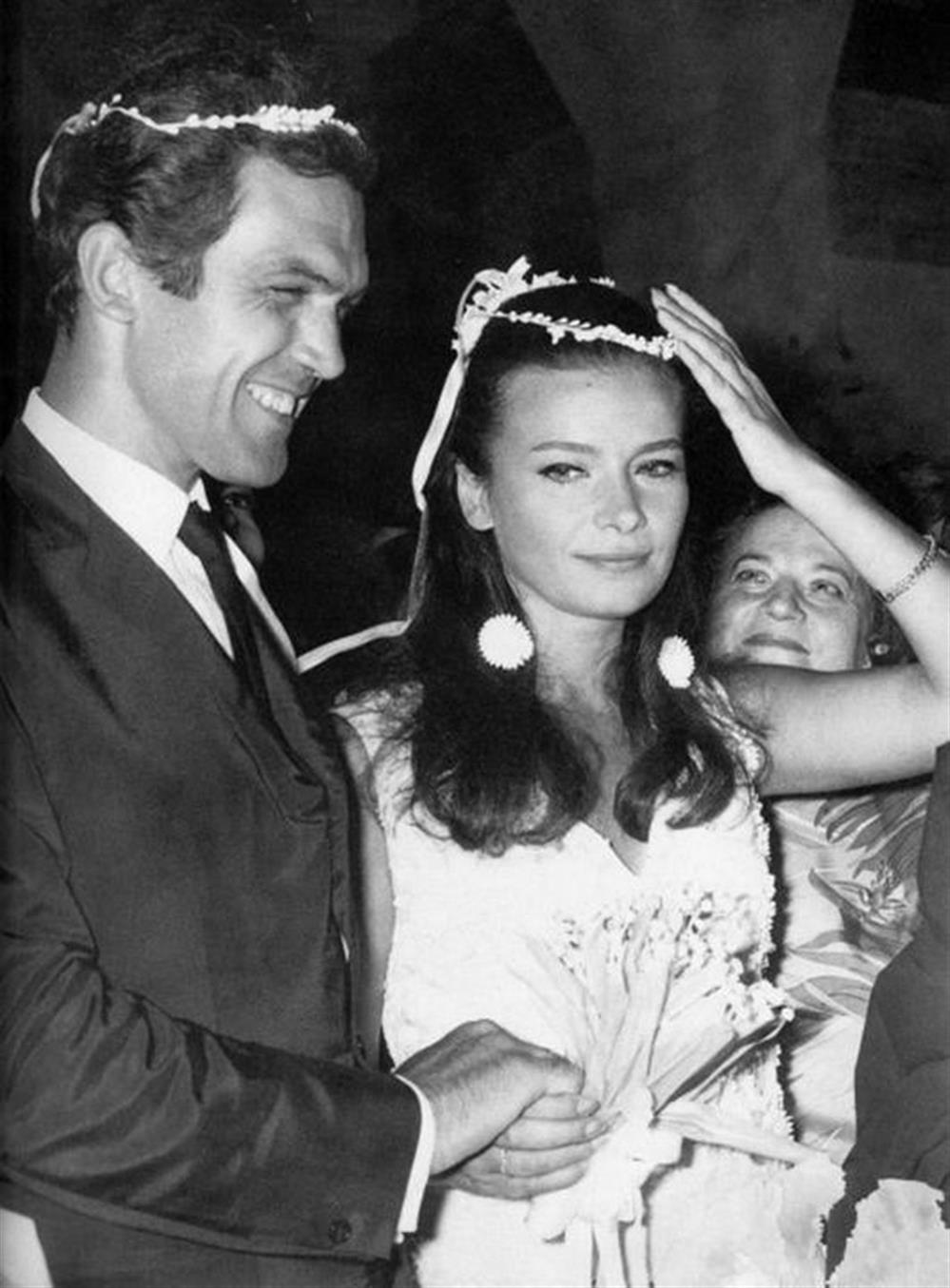 O γάμος της Τζένης Καρέζη και του Κώστα Καζάκου