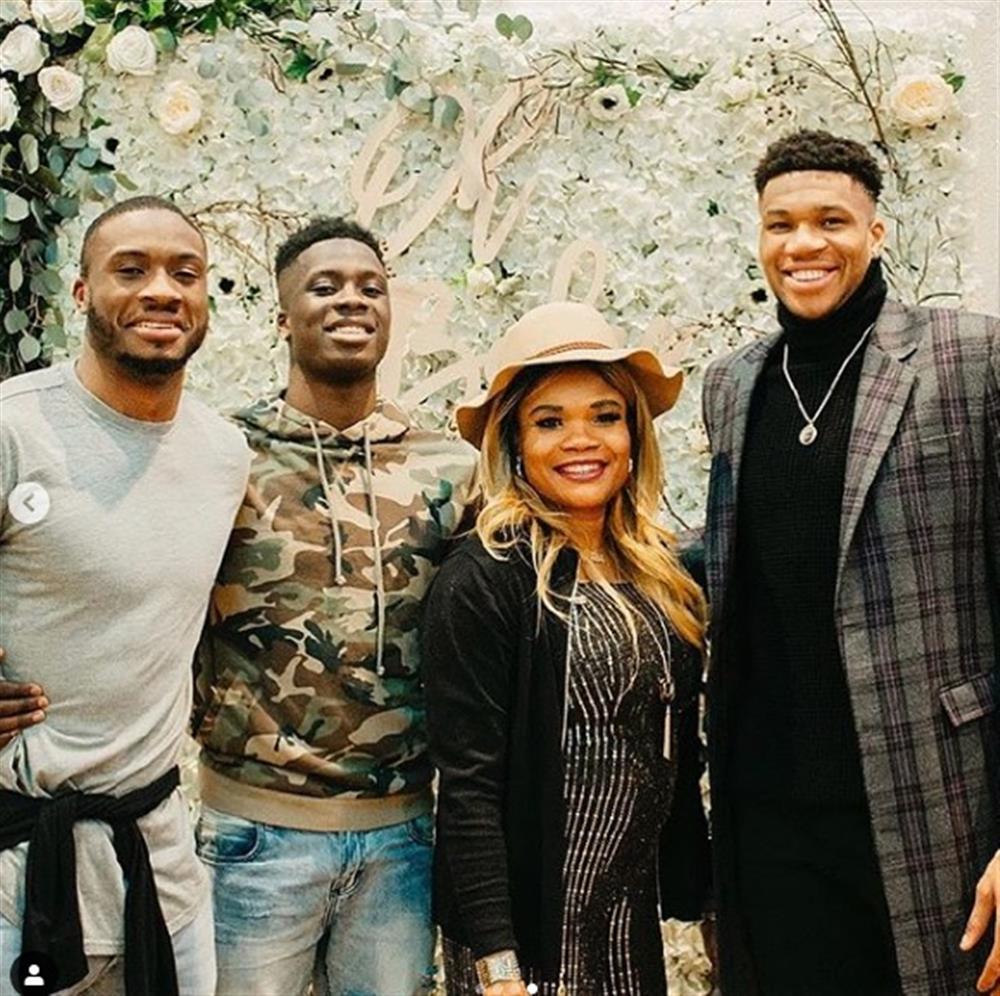 Γιάννης Αντετοκούνμπο - Μωρό Γιάννης Αντετοκούνμπο - Μωρό