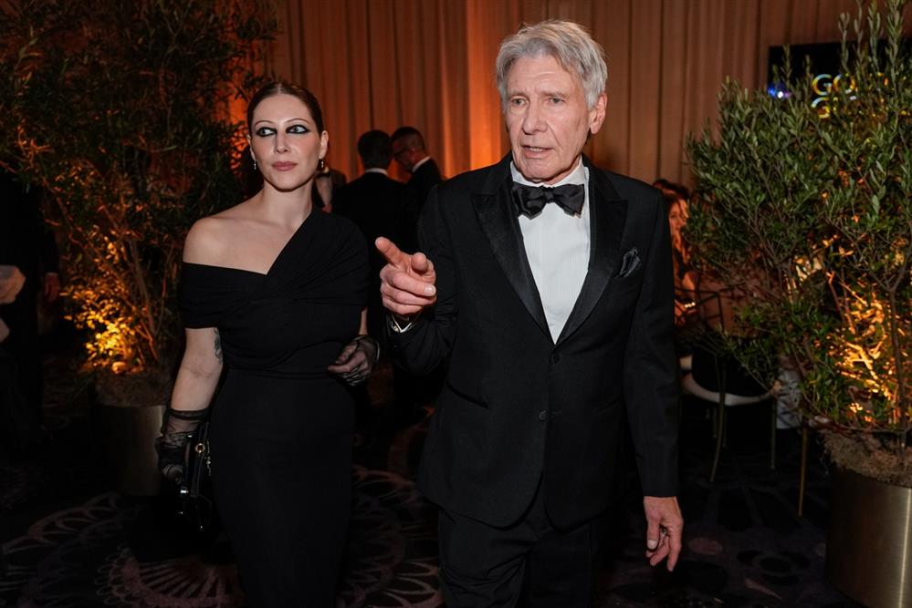 Χρυσές Σφαίρες - κόκκινο χαλί Χρυσές Σφαίρες - κόκκινο χαλί