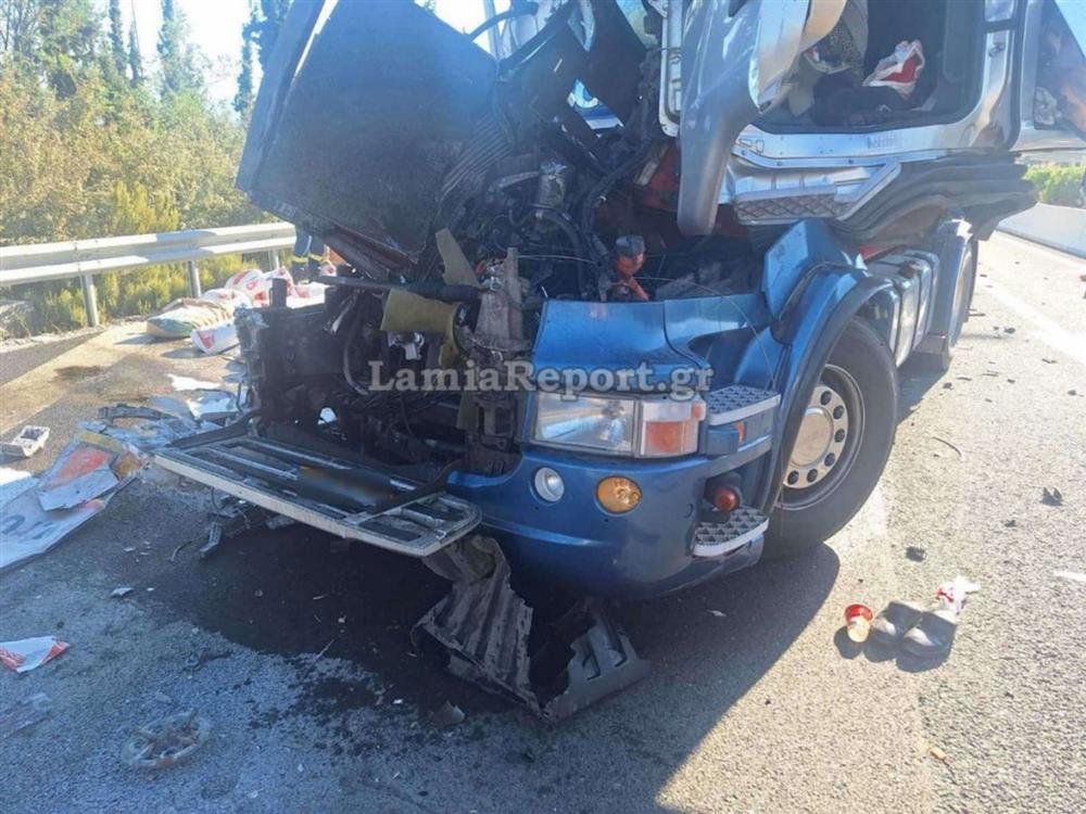 Λαμία - Νταλίκα - Τροχαίο - Αλεύρια Λαμία - Νταλίκα - Τροχαίο - Αλεύρια