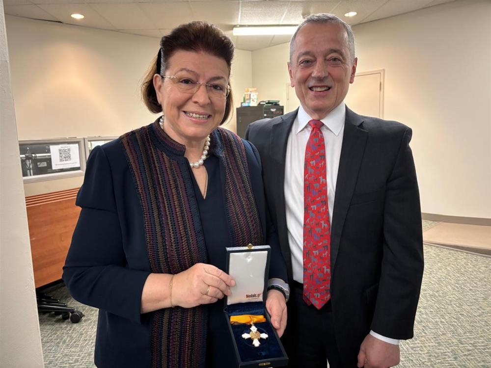 Λίνα Μενδώνη - αρχαία αντικείμενα Λίνα Μενδώνη - αρχαία αντικείμενα