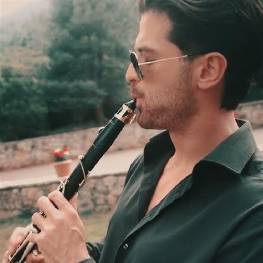 Άρης Μουγκοπέτρος: Υπέστη σοβαρό τραυματισμό από έκρηξη κροτίδας - Δύσκολες ώρες για τον δεξιοτέχνη του κλαρίνου