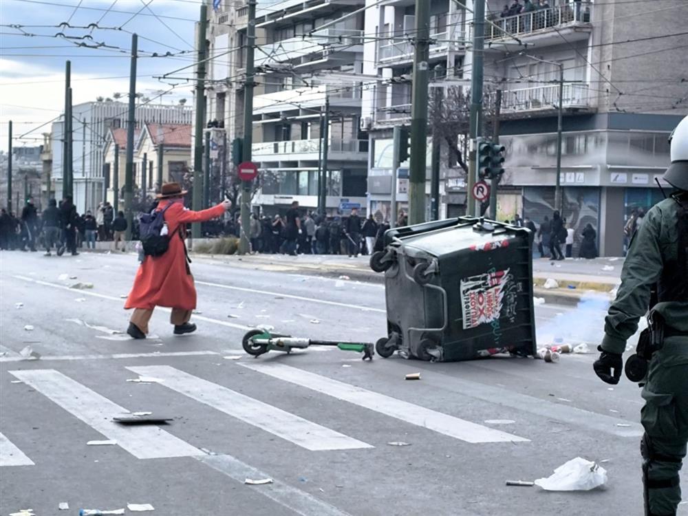 Σύνταγμα - Επεισόδια - Κάδοι Σύνταγμα - Επεισόδια - Κάδοι