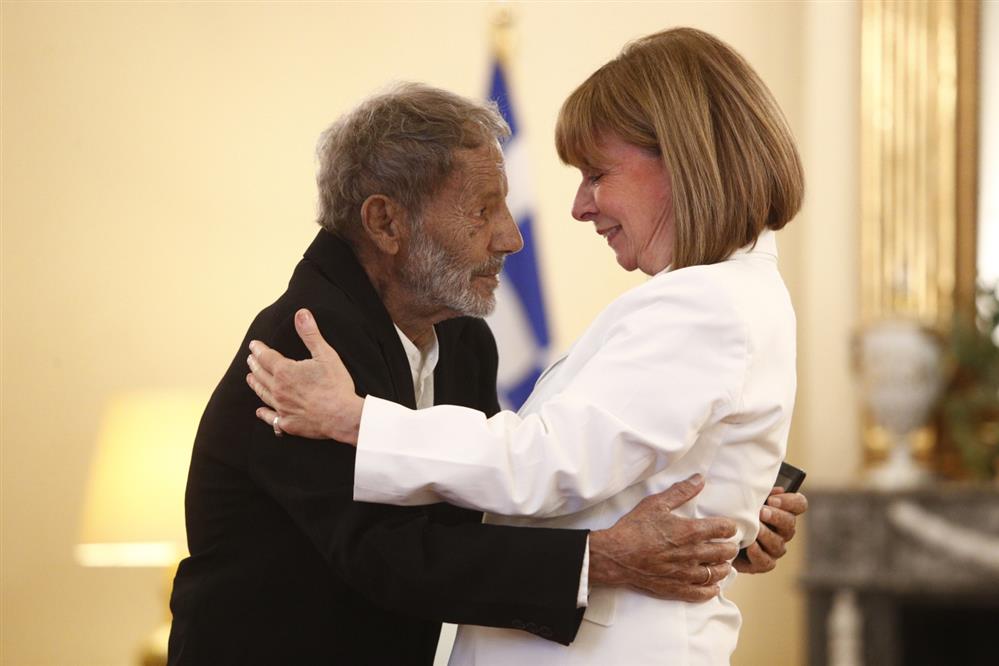 Κατερίνα Σακελλαροπούλου - Σταύρος Ξαρχάκος Κατερίνα Σακελλαροπούλου - Σταύρος Ξαρχάκος