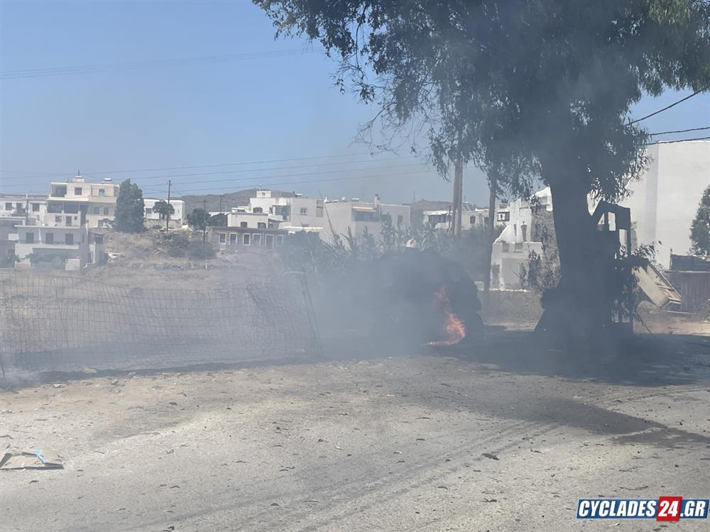 Νάξος - φωτιά - αυτοκίνητο Νάξος - φωτιά - αυτοκίνητο