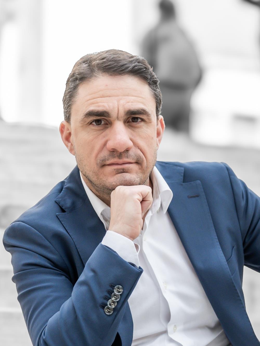 Κώστας Τσουκαλάς Κώστας Τσουκαλάς