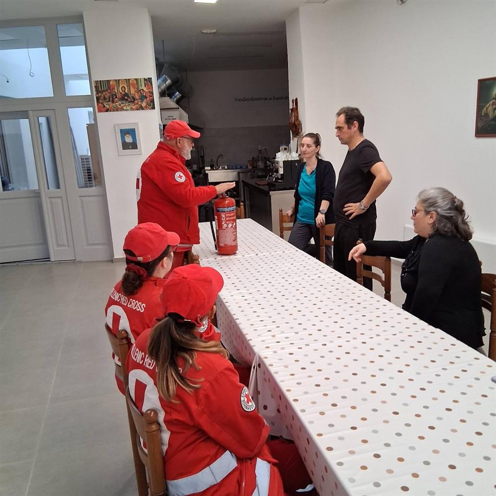 ΕΡΥΘΡΟΣ ΣΤΑΥΡΟΣ - ΑΣΚΗΣΗ ΕΚΚΕΝΩΣΗΣ ΣΤΟ ΓΗΡΟΚΟΜΕΙΟ ΘΗΡΑΣ ΕΡΥΘΡΟΣ ΣΤΑΥΡΟΣ - ΑΣΚΗΣΗ ΕΚΚΕΝΩΣΗΣ ΣΤΟ ΓΗΡΟΚΟΜΕΙΟ ΘΗΡΑΣ