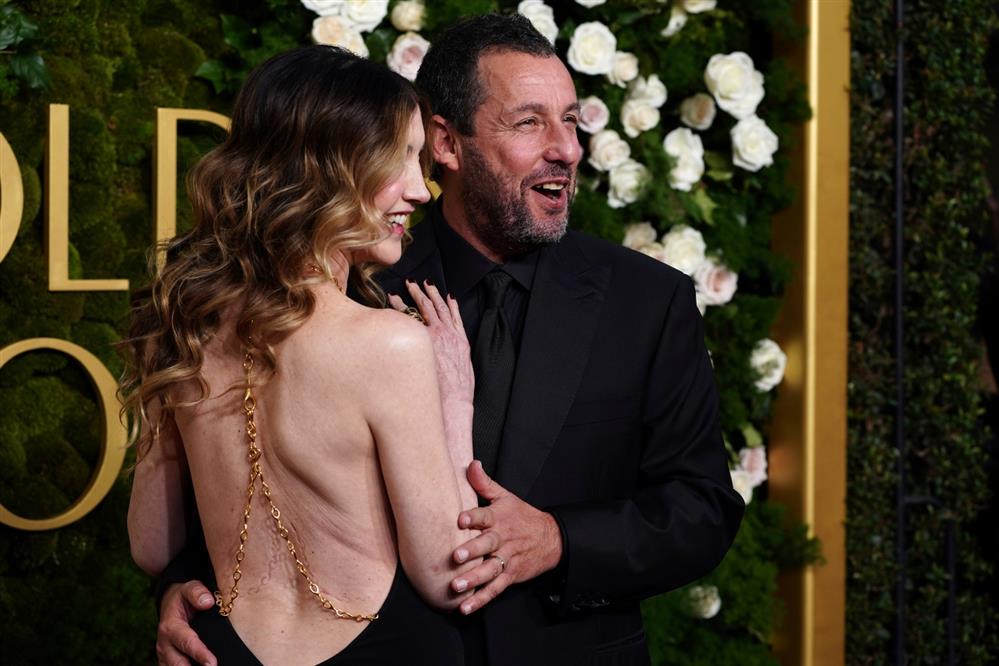 Χρυσές Σφαίρες - κόκκινο χαλί Χρυσές Σφαίρες - κόκκινο χαλί