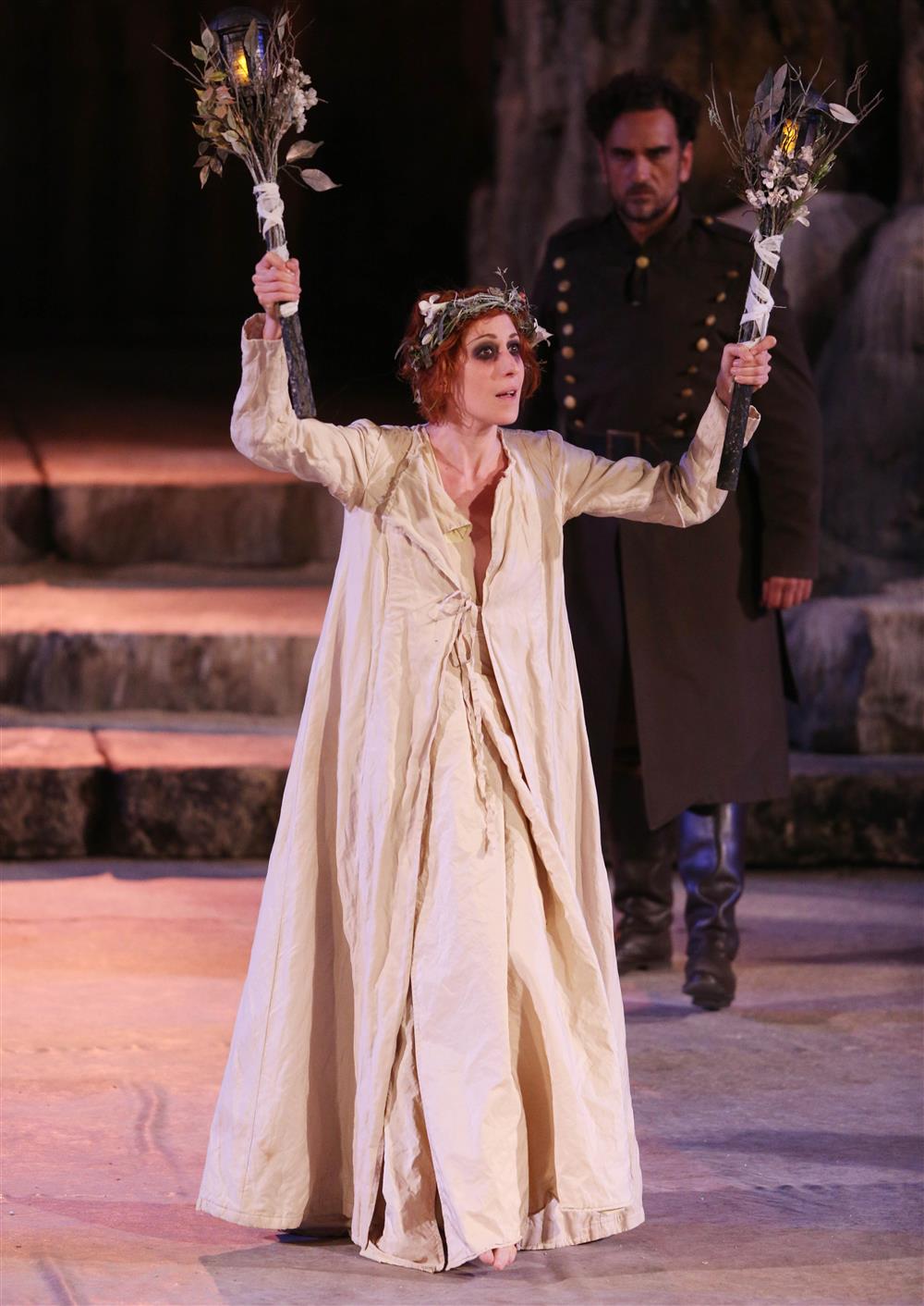 Κόρα Καρβούνη Κόρα Καρβούνη