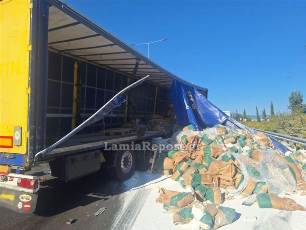 Λαμία - Νταλίκα - Τροχαίο - Αλεύρια Λαμία - Νταλίκα - Τροχαίο - Αλεύρια