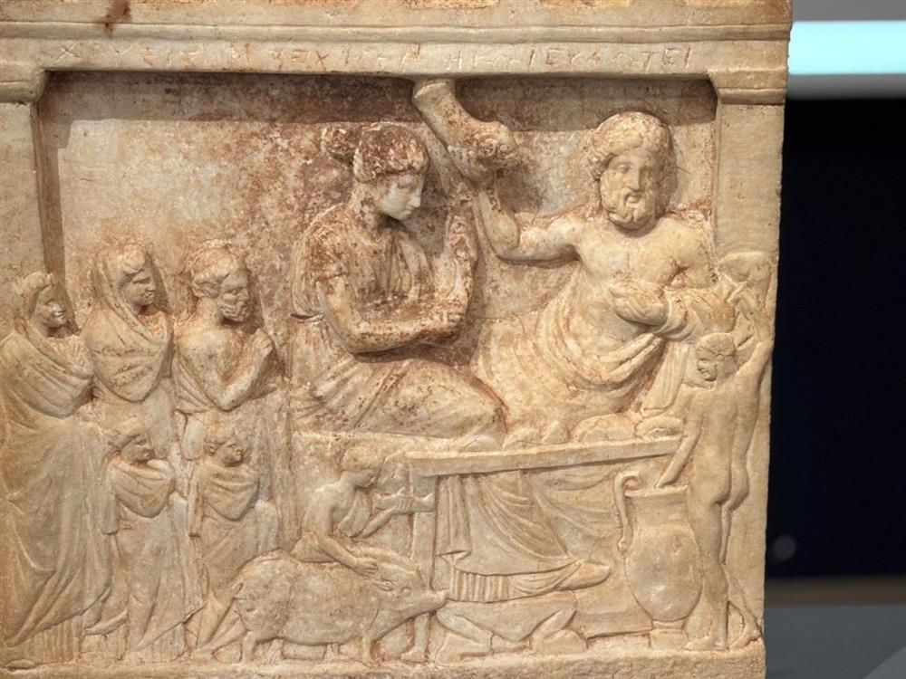 Λίνα Μενδώνη - αρχαία αντικείμενα Λίνα Μενδώνη - αρχαία αντικείμενα