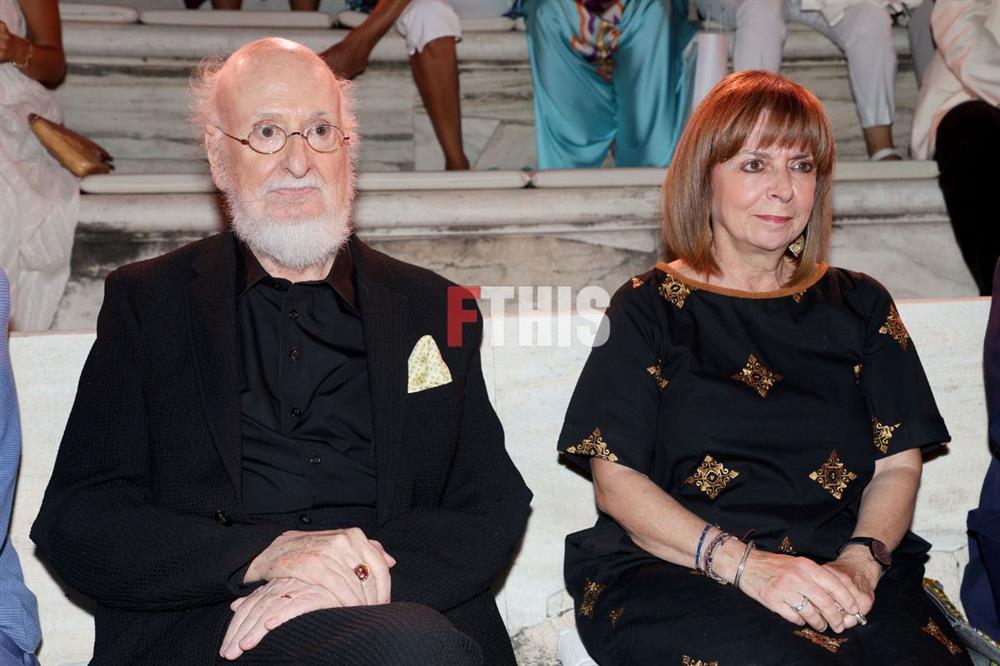 Σταύρος Ξαρχάκος Σταύρος Ξαρχάκος