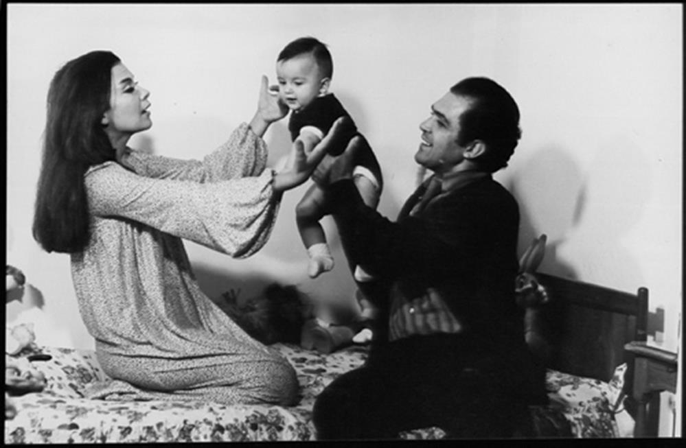 Τζένη Καρέζη - Κώστας Καζάκος: Ο κεραυνοβόλος έρωτας, η παρτίδα στο τάβλι που κράτησε 26 χρόνια και ο γάμος με τον Ζάχο Χατζηφωτίου