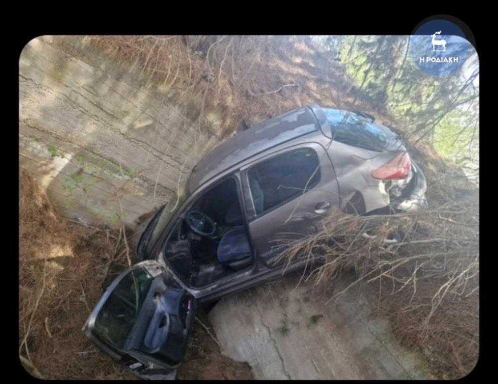 Ρόδος - αυτοκίνητο - χαντάκι Ρόδος - αυτοκίνητο - χαντάκι