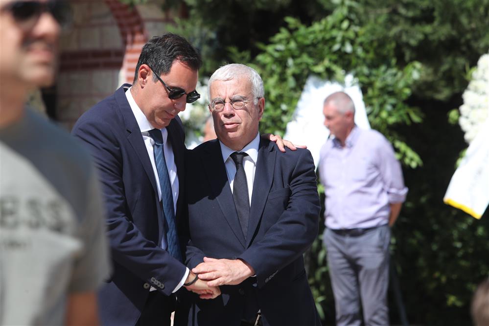 Κηδεία Απόστολου Βεσυρόπουλου Κηδεία Απόστολου Βεσυρόπουλου