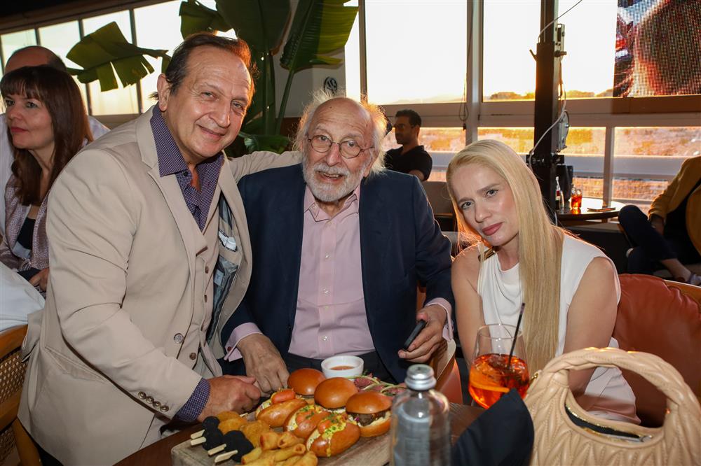 10 χρόνια Ζήνα 10 χρόνια Ζήνα