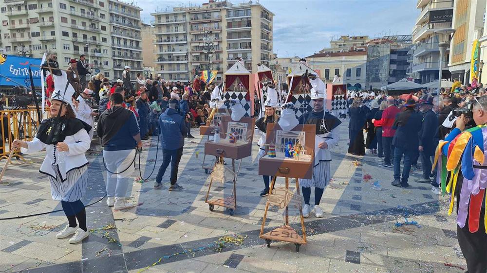 Πατρινό καρναβάλι 2025: Κέφι, εντυπωσιακά άρματα και χιλιάδες κόσμου στην παρέλαση Πατρινό καρναβάλι 2025: Κέφι, εντυπωσιακά άρματα και χιλιάδες κόσμου στην παρέλαση