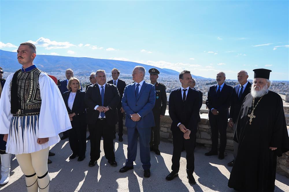 Έπαρση σημαίας - Ακρόπολη