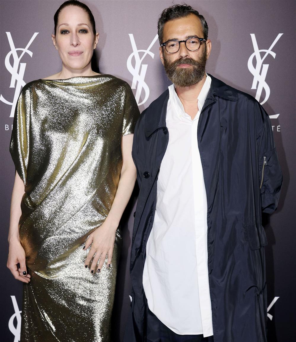 Κόρα Καρβούνη Κόρα Καρβούνη