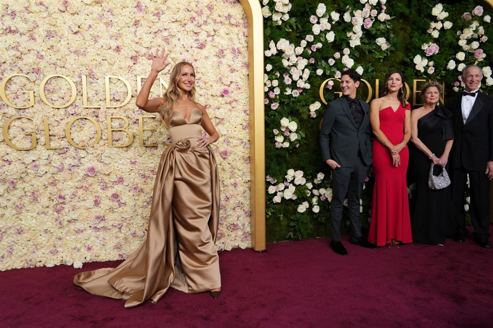 Χρυσές Σφαίρες - κόκκινο χαλί Χρυσές Σφαίρες - κόκκινο χαλί