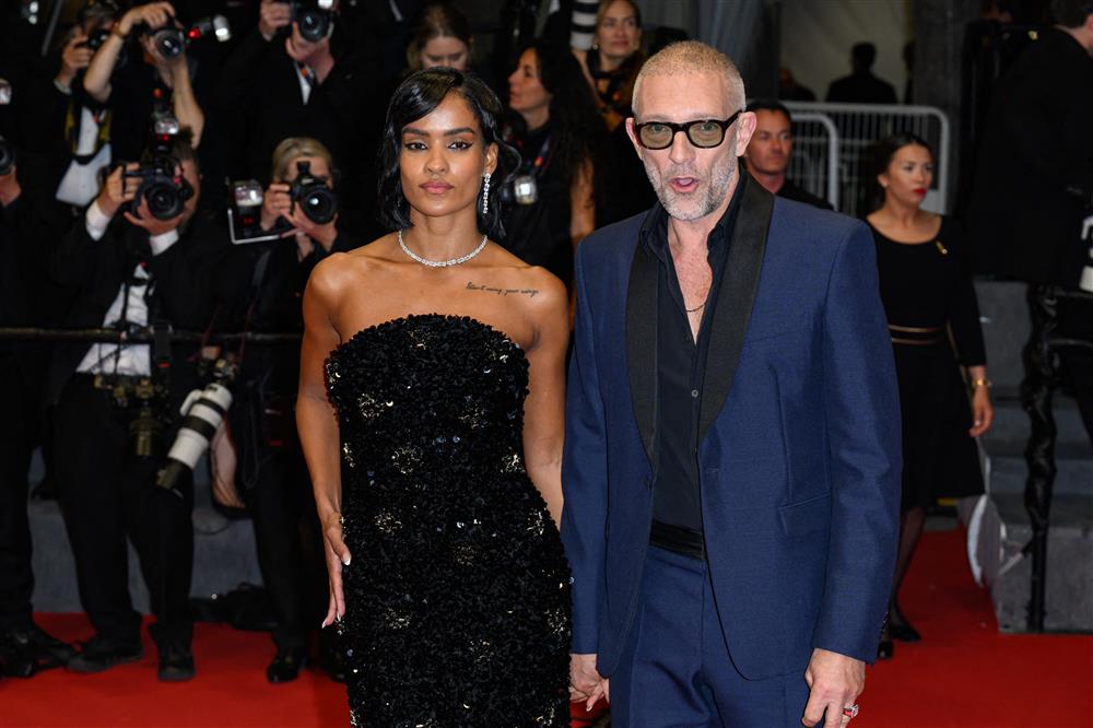 Βενσάν Κασέλ με νέα σύντροφο Βενσάν Κασέλ με νέα σύντροφο