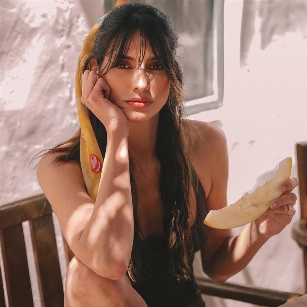 Ηλιάνα Παπαγεωργίου: Η αναφορά στη μητέρα της & η φωτογραφία με το εντυπωσιακό μονόπετρο από τον Γιάννη Καραβασάνη